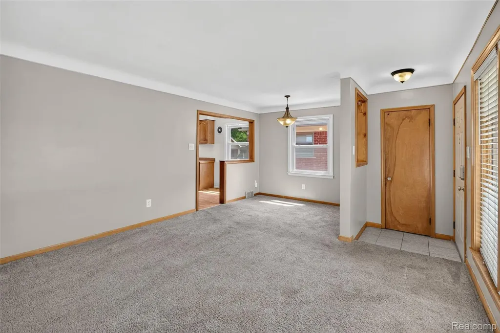 17104 Englewood Avenue Allen Park City MI 48101