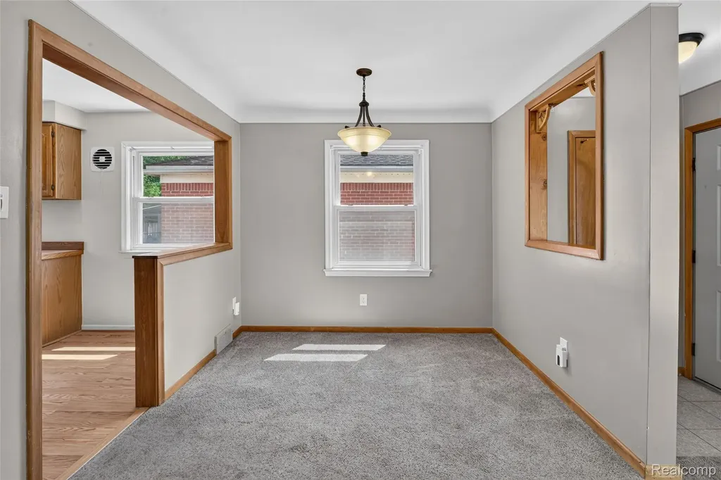 17104 Englewood Avenue Allen Park City MI 48101