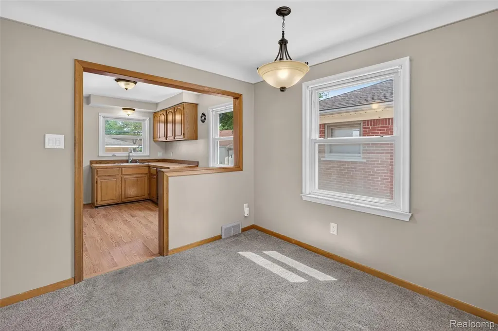 17104 Englewood Avenue Allen Park City MI 48101