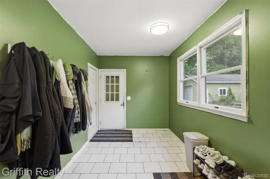 10591 Silver Lake Road Green Oak Township MI 48116