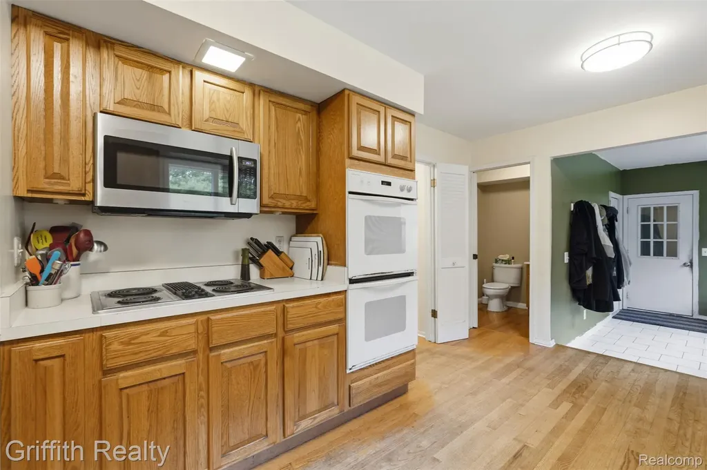 10591 Silver Lake Road Green Oak Township MI 48116