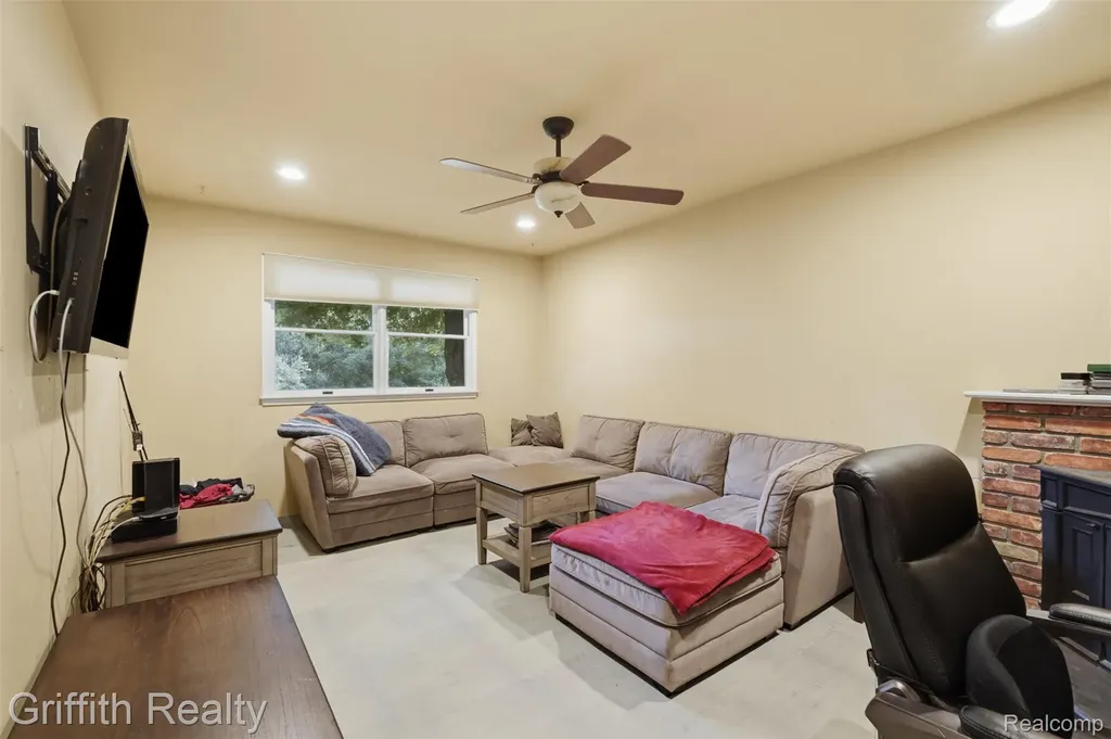 10591 Silver Lake Road Green Oak Township MI 48116