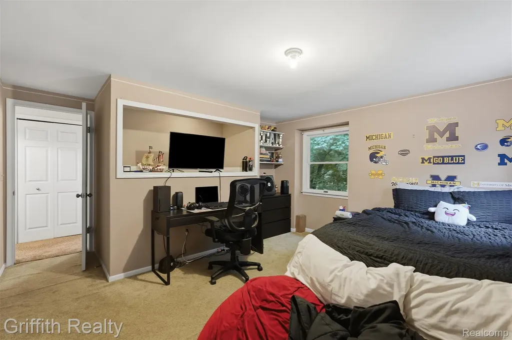 10591 Silver Lake Road Green Oak Township MI 48116