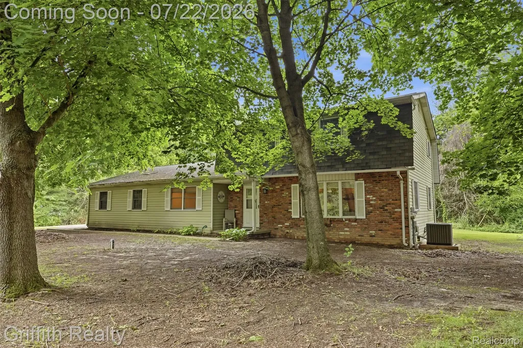 10591 Silver Lake Road Green Oak Township MI 48116