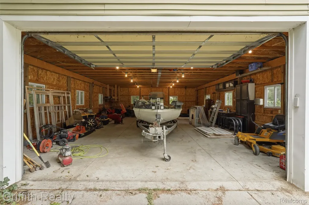 10591 Silver Lake Road Green Oak Township MI 48116