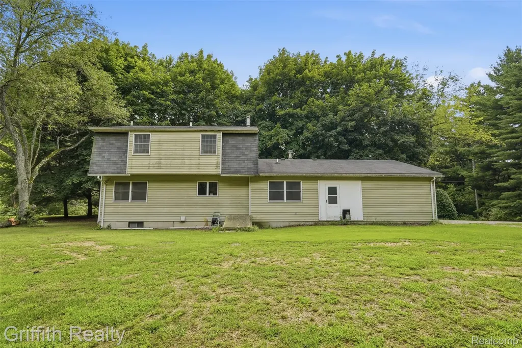 10591 Silver Lake Road Green Oak Township MI 48116
