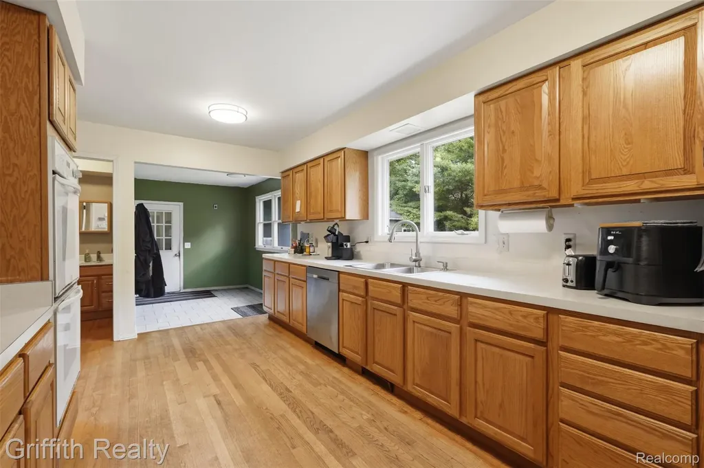 10591 Silver Lake Road Green Oak Township MI 48116