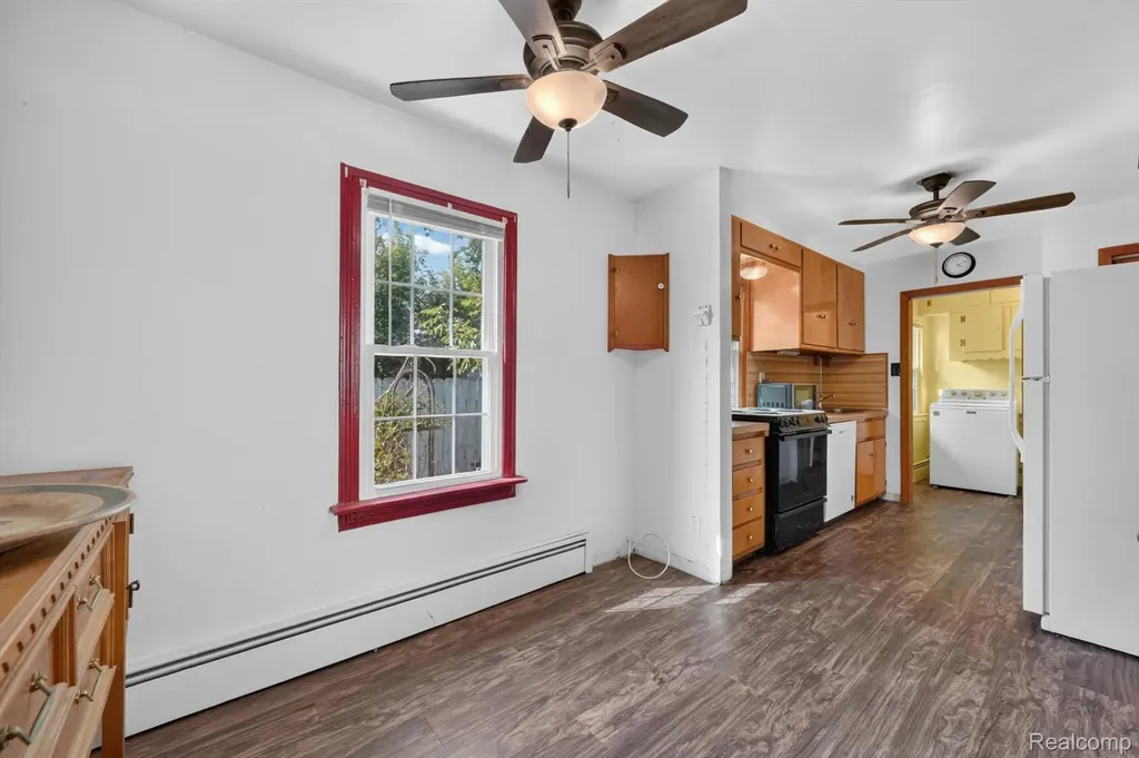 28805 Melvin Street Roseville City MI 48066