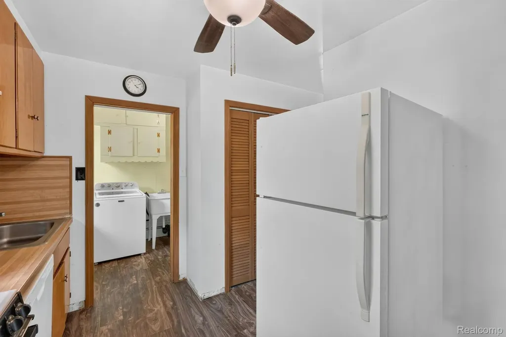 28805 Melvin Street Roseville City MI 48066