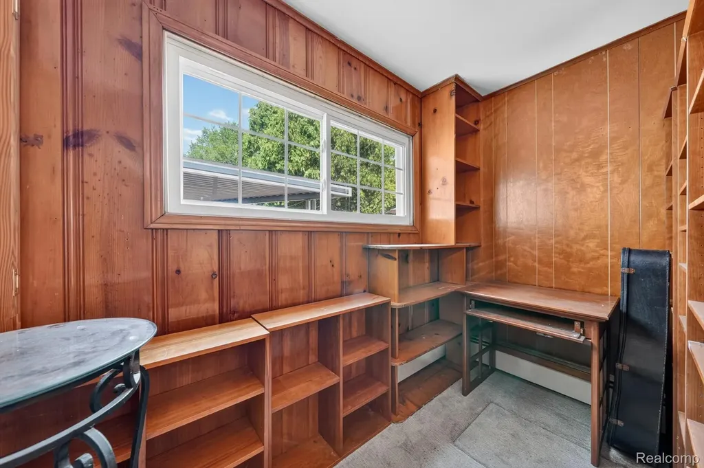 28805 Melvin Street Roseville City MI 48066