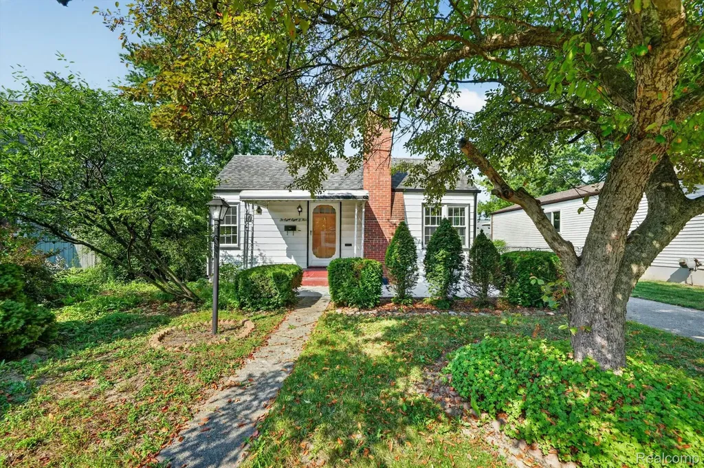 28805 Melvin Street Roseville City MI 48066