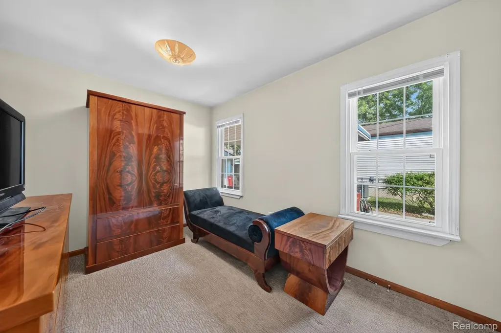 28805 Melvin Street Roseville City MI 48066