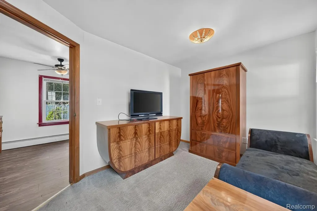 28805 Melvin Street Roseville City MI 48066
