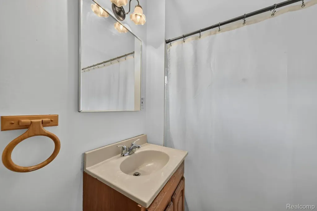 28805 Melvin Street Roseville City MI 48066