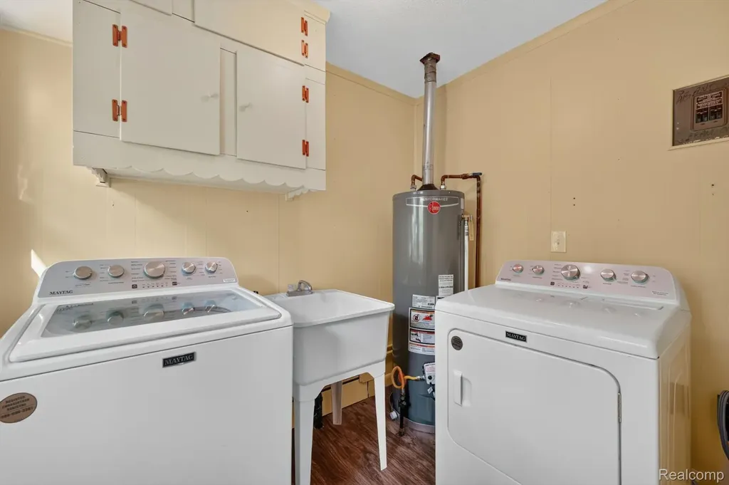 28805 Melvin Street Roseville City MI 48066