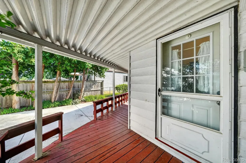 28805 Melvin Street Roseville City MI 48066