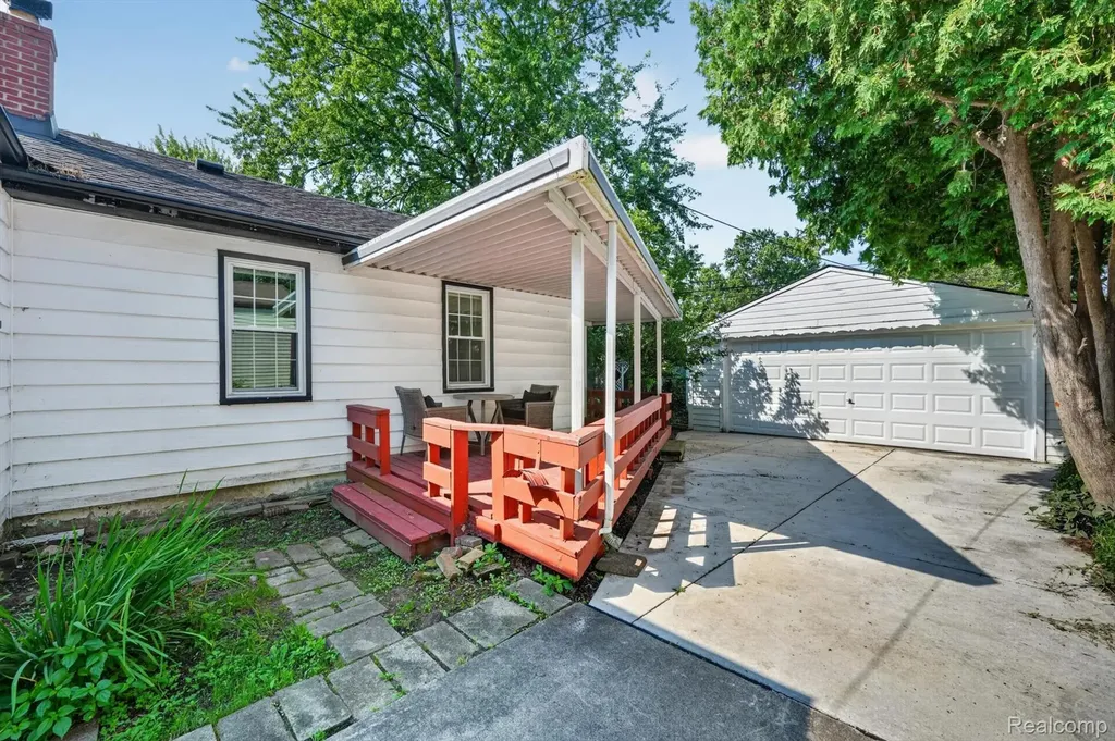 28805 Melvin Street Roseville City MI 48066