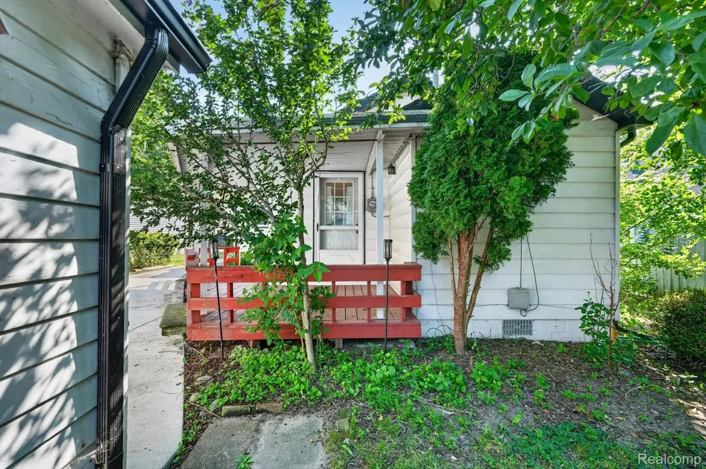 28805 Melvin Street Roseville City MI 48066