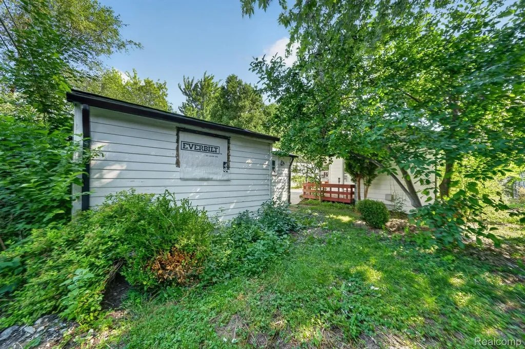 28805 Melvin Street Roseville City MI 48066