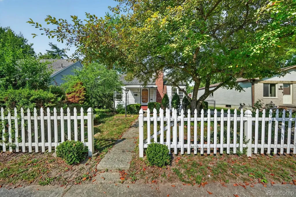 28805 Melvin Street Roseville City MI 48066