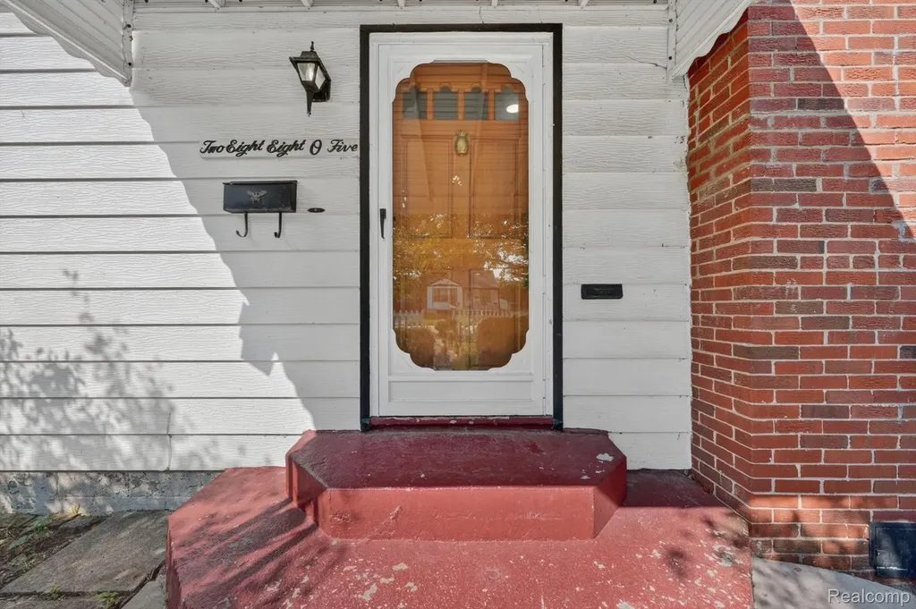 28805 Melvin Street Roseville City MI 48066