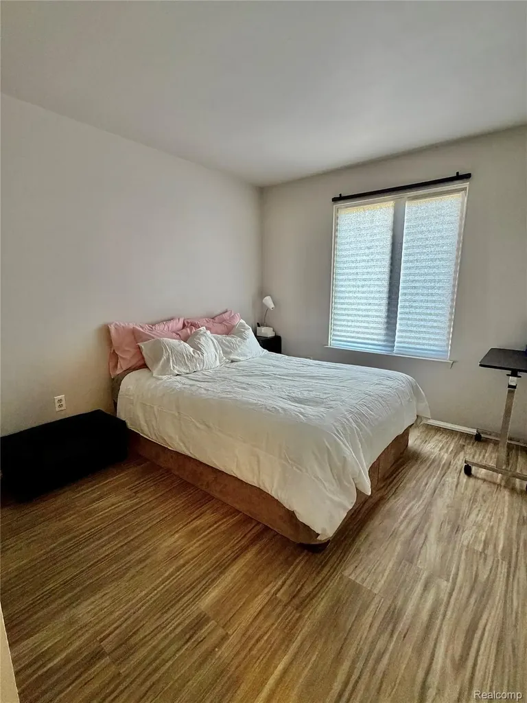 2952 Roundtree Drive Troy City MI 48083