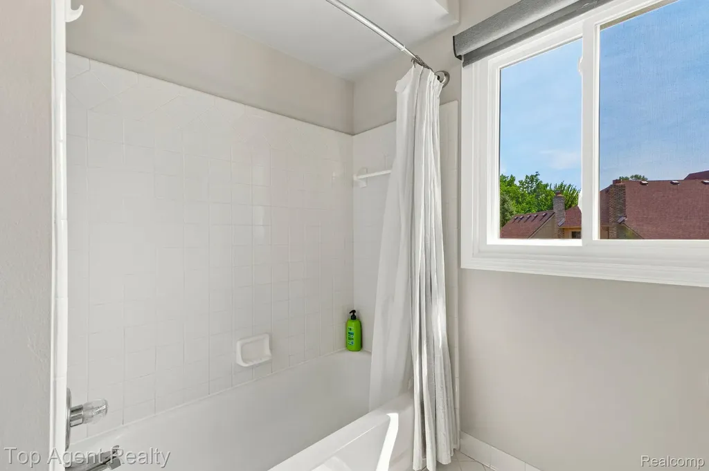 42316 Locklin Drive Sterling Heights City MI 48314