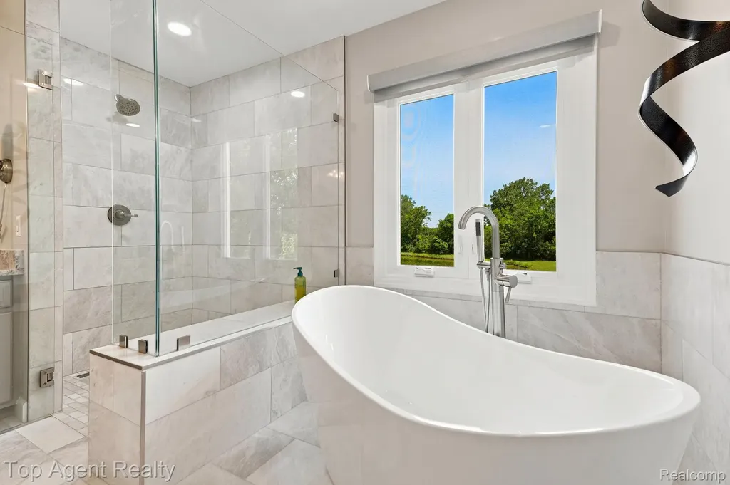 42316 Locklin Drive Sterling Heights City MI 48314