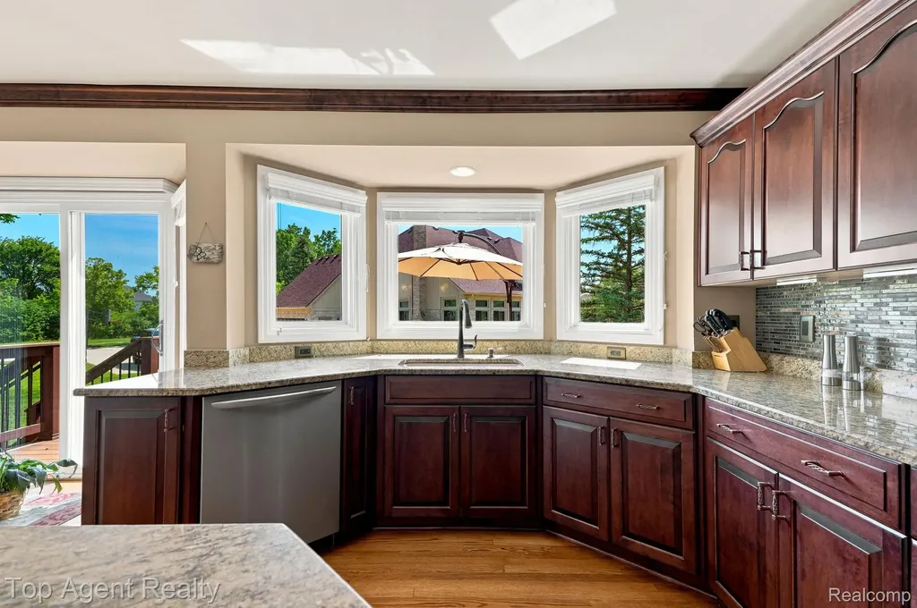42316 Locklin Drive Sterling Heights City MI 48314