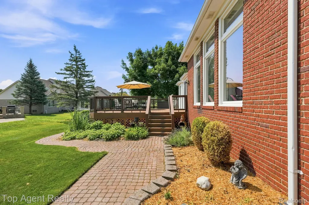 42316 Locklin Drive Sterling Heights City MI 48314