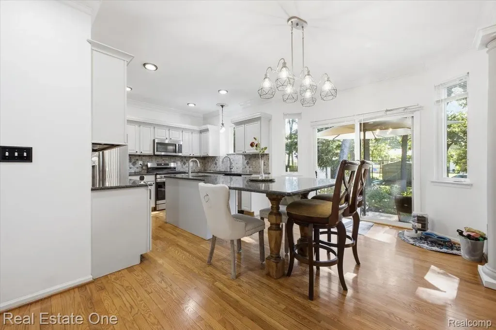 2475 Horace Street West Bloomfield Charter Township MI 48324