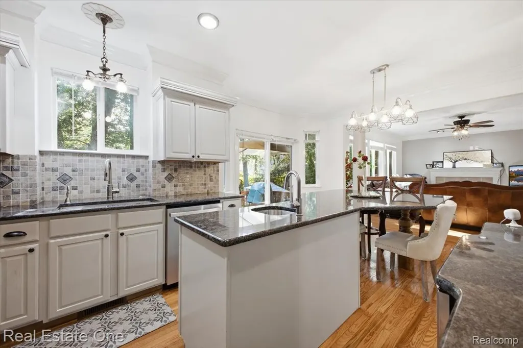 2475 Horace Street West Bloomfield Charter Township MI 48324