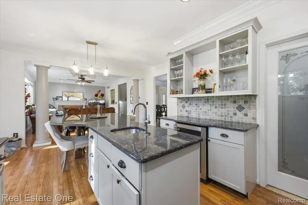 2475 Horace Street West Bloomfield Charter Township MI 48324