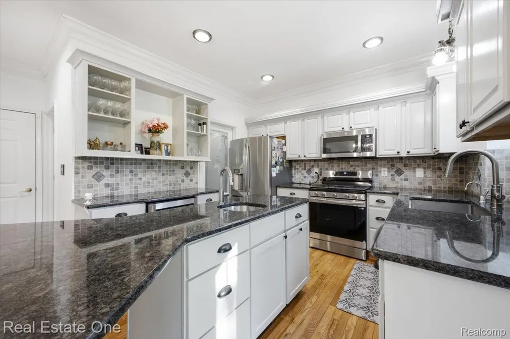 2475 Horace Street West Bloomfield Charter Township MI 48324