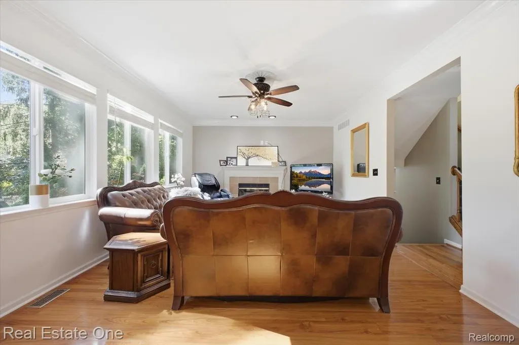 2475 Horace Street West Bloomfield Charter Township MI 48324