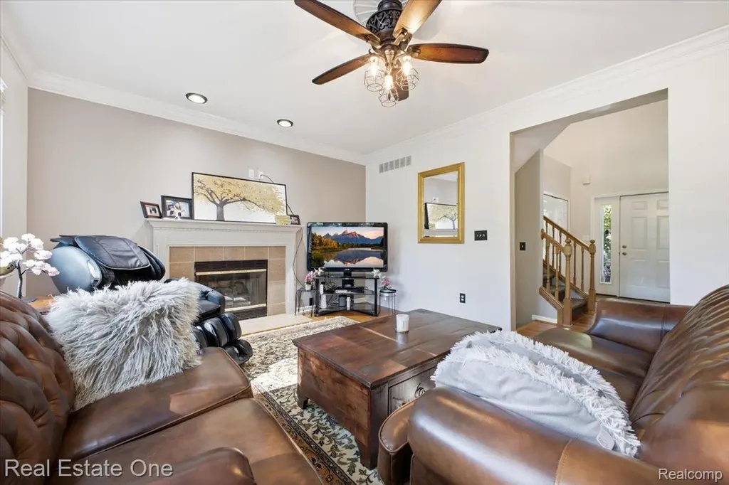 2475 Horace Street West Bloomfield Charter Township MI 48324