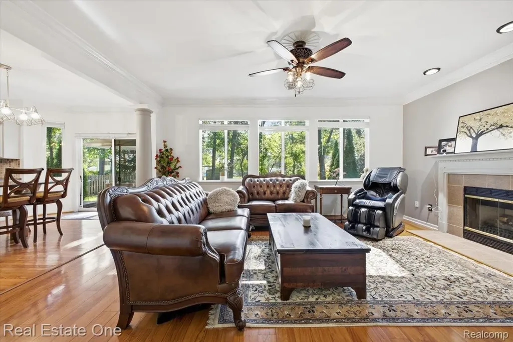 2475 Horace Street West Bloomfield Charter Township MI 48324
