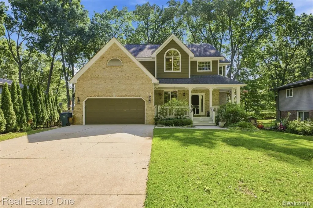 2475 Horace Street West Bloomfield Charter Township MI 48324