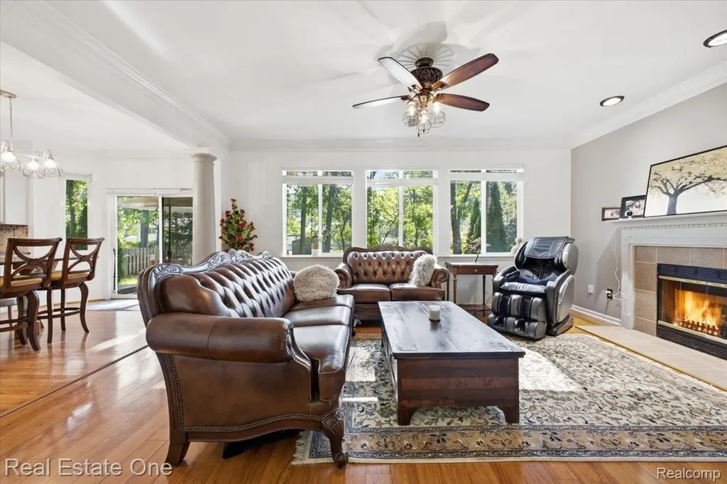 2475 Horace Street West Bloomfield Charter Township MI 48324