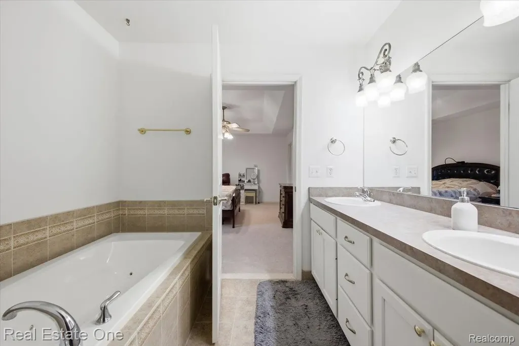 2475 Horace Street West Bloomfield Charter Township MI 48324