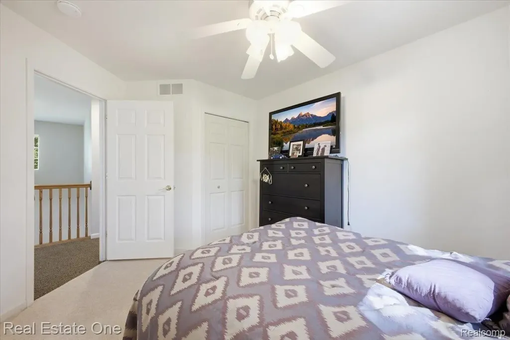 2475 Horace Street West Bloomfield Charter Township MI 48324