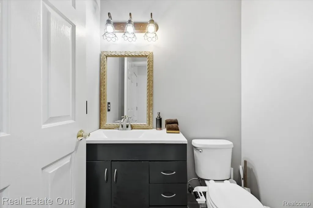 2475 Horace Street West Bloomfield Charter Township MI 48324