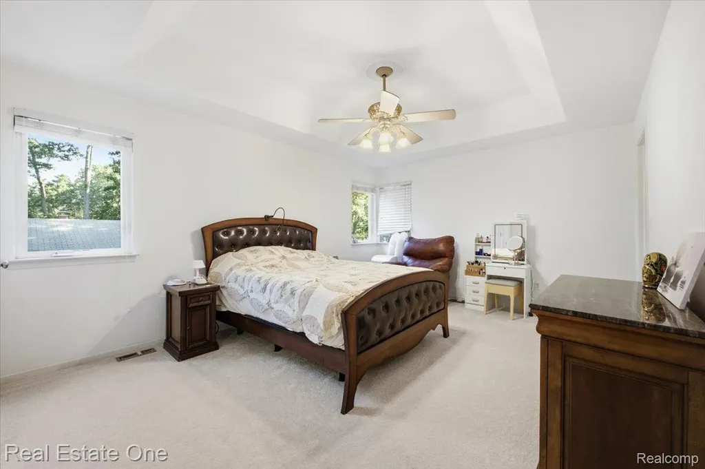 2475 Horace Street West Bloomfield Charter Township MI 48324