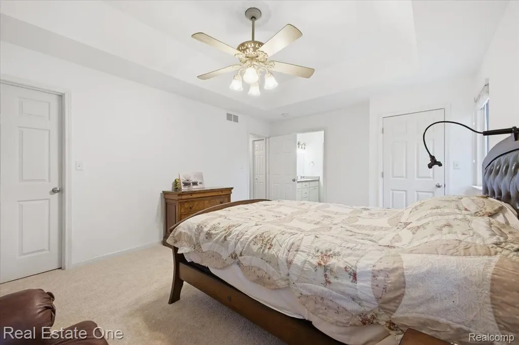2475 Horace Street West Bloomfield Charter Township MI 48324