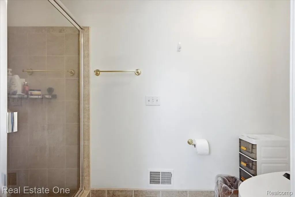 2475 Horace Street West Bloomfield Charter Township MI 48324