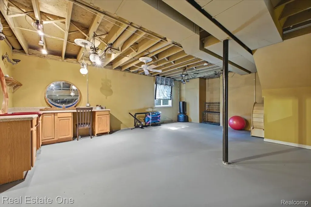 2475 Horace Street West Bloomfield Charter Township MI 48324
