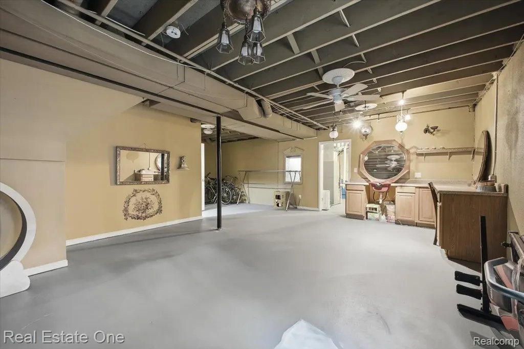 2475 Horace Street West Bloomfield Charter Township MI 48324