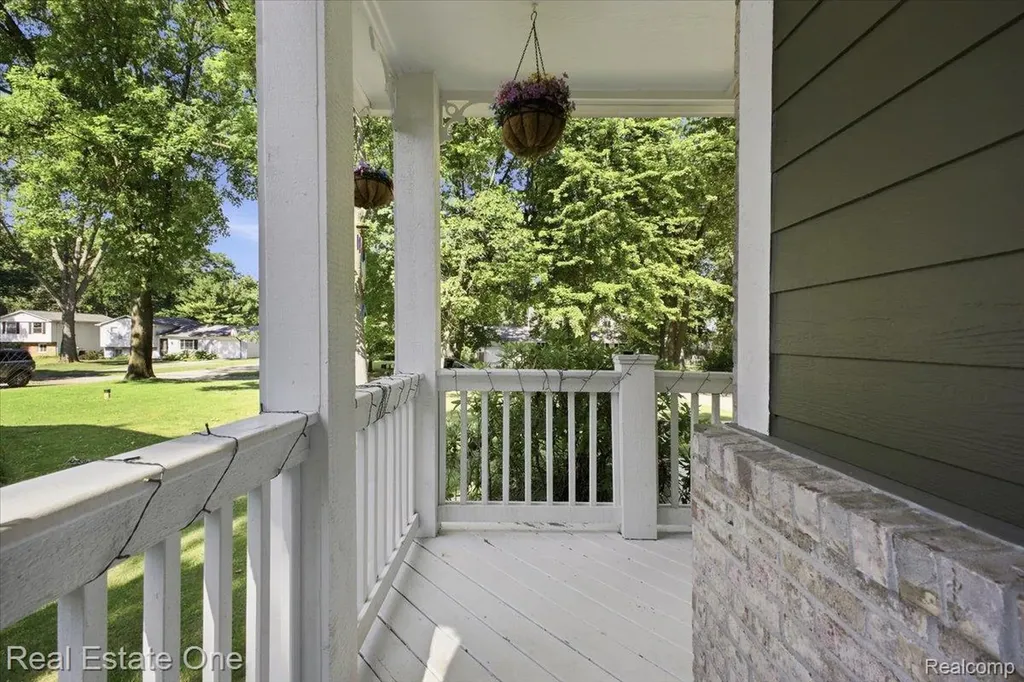 2475 Horace Street West Bloomfield Charter Township MI 48324