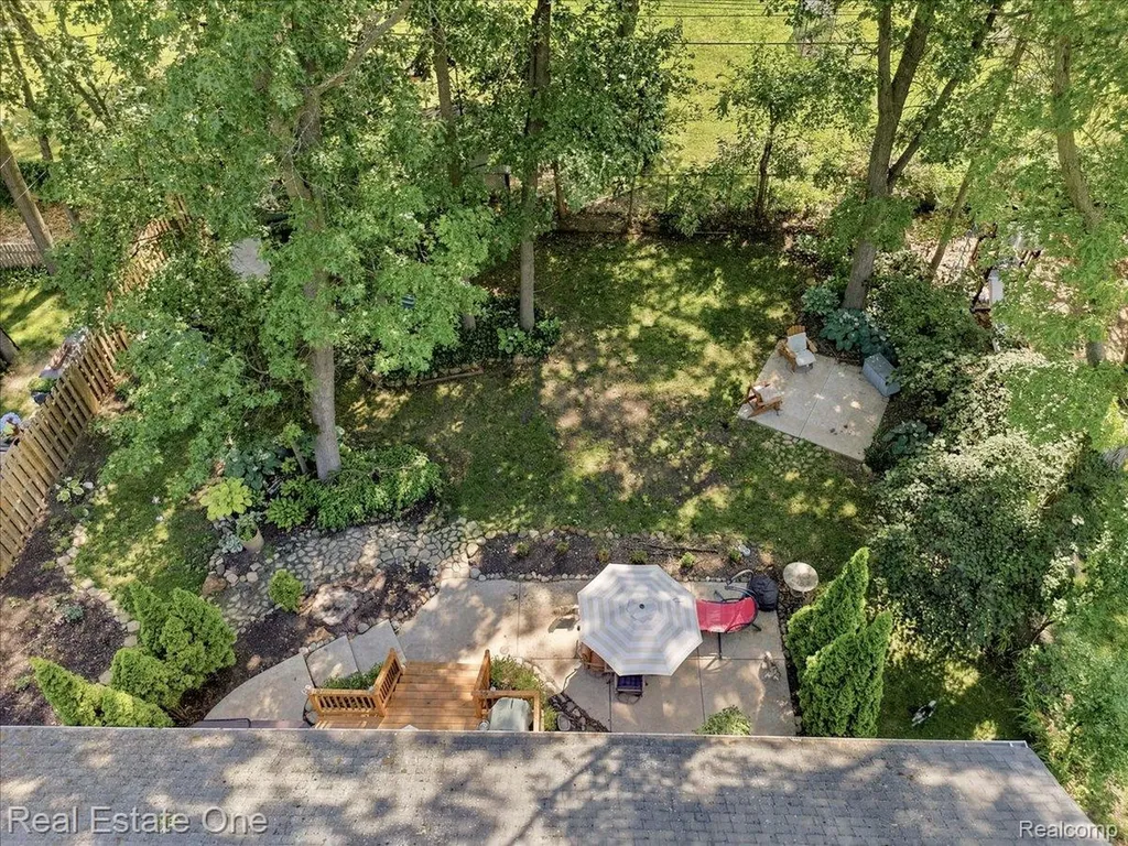 2475 Horace Street West Bloomfield Charter Township MI 48324