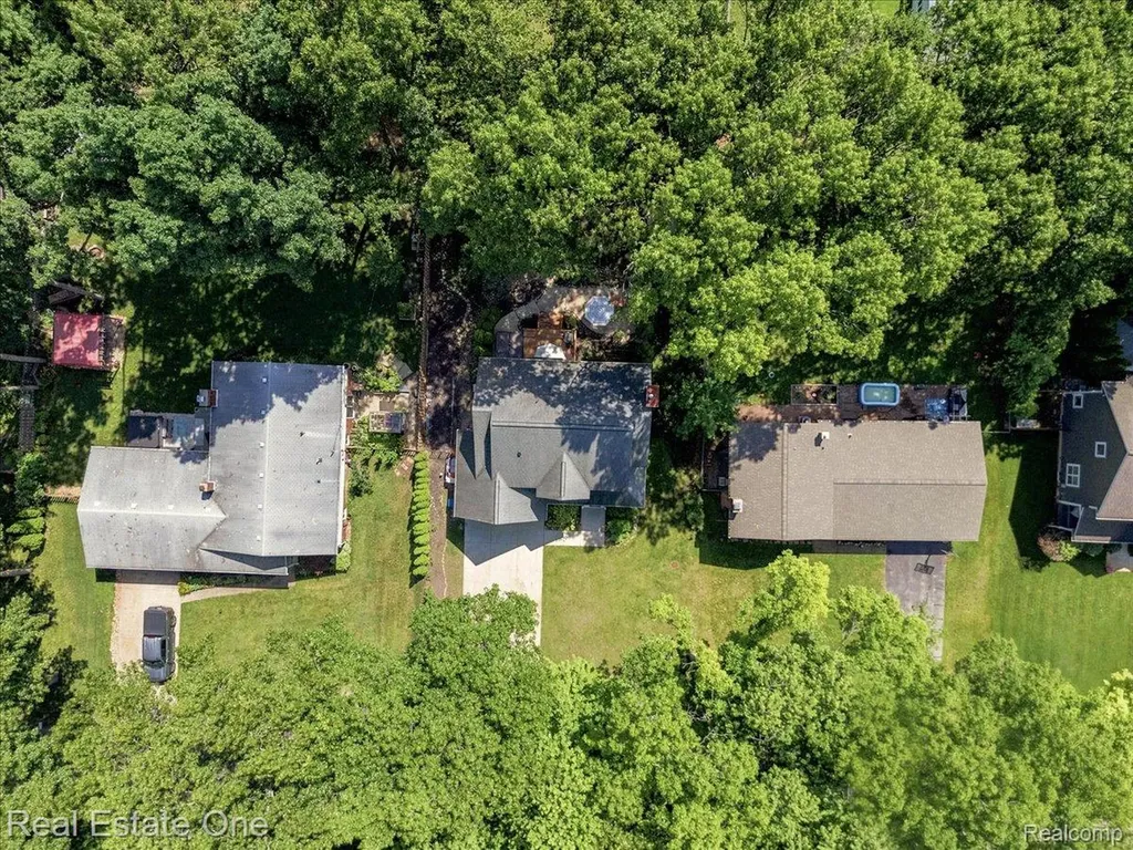 2475 Horace Street West Bloomfield Charter Township MI 48324